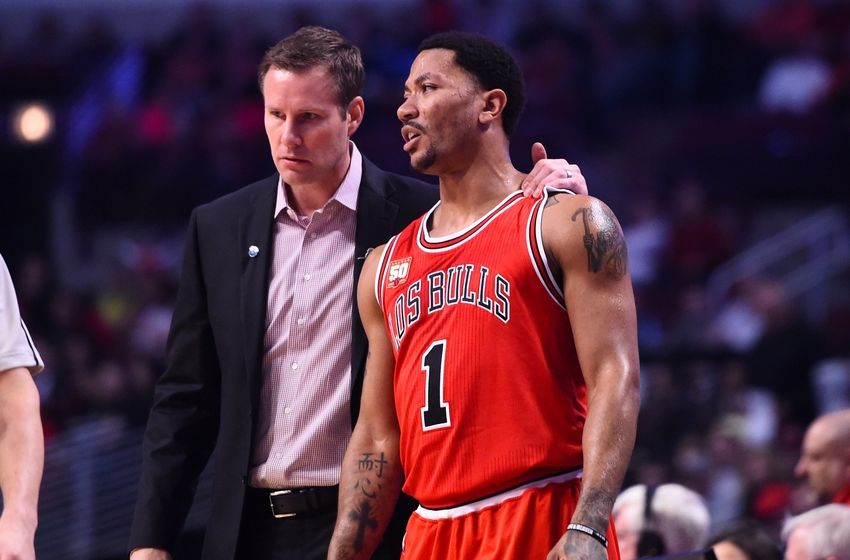 Mar 23, 2016; Chicago, IL, USA; Chicago Bulls head coach Fred Hoiberg (L) talks with guard Derrick Rose (1) during the first half at the United Center. Mandatory Credit: Mike DiNovo-USA TODAY Sports