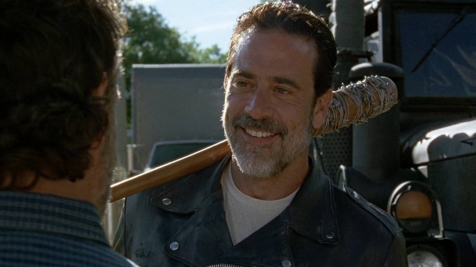 The Walking Dead's Jeffrey Dean Morgan wins at MTV Awards