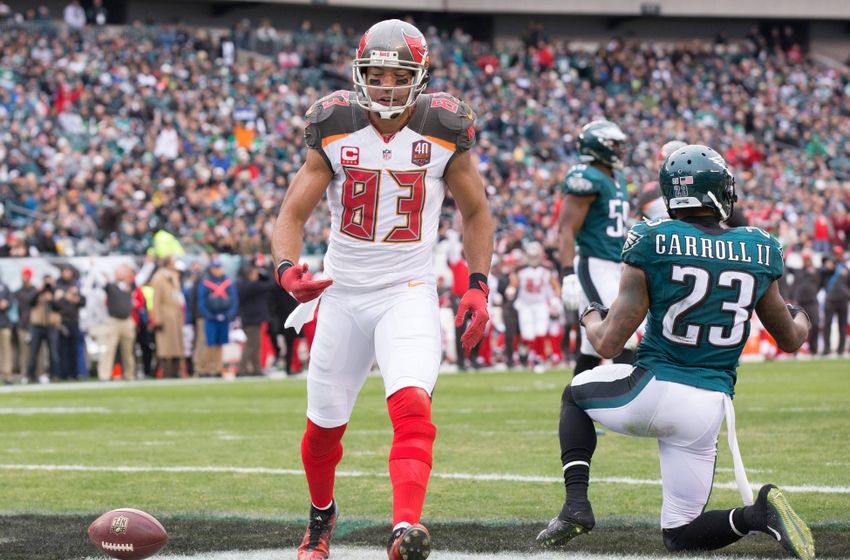 Nov 22, 2015; Philadelphia, PA, USA; Tampa Bay Buccaneers wide receiver Vincent Jackson (83) reacts after a touchdown catch past Philadelphia Eagles cornerback <a rel=