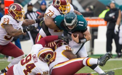 9741233-carson-wentz-cullen-jenkins-chris-baker-preston-smith-nfl-washington-redskins-philadelphia-eagles-420x260.jpg