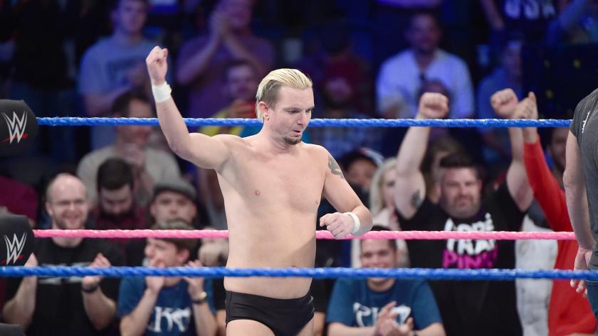 James Ellsworth deve assinar contrato de exclusividade com à WWE