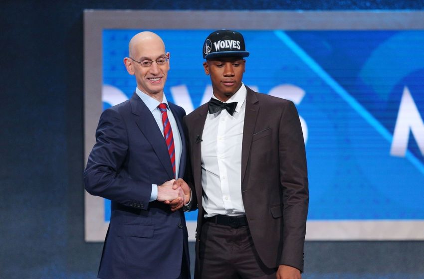 kris-dunn-adam-silver-nba-nba-draft-850x560.jpg