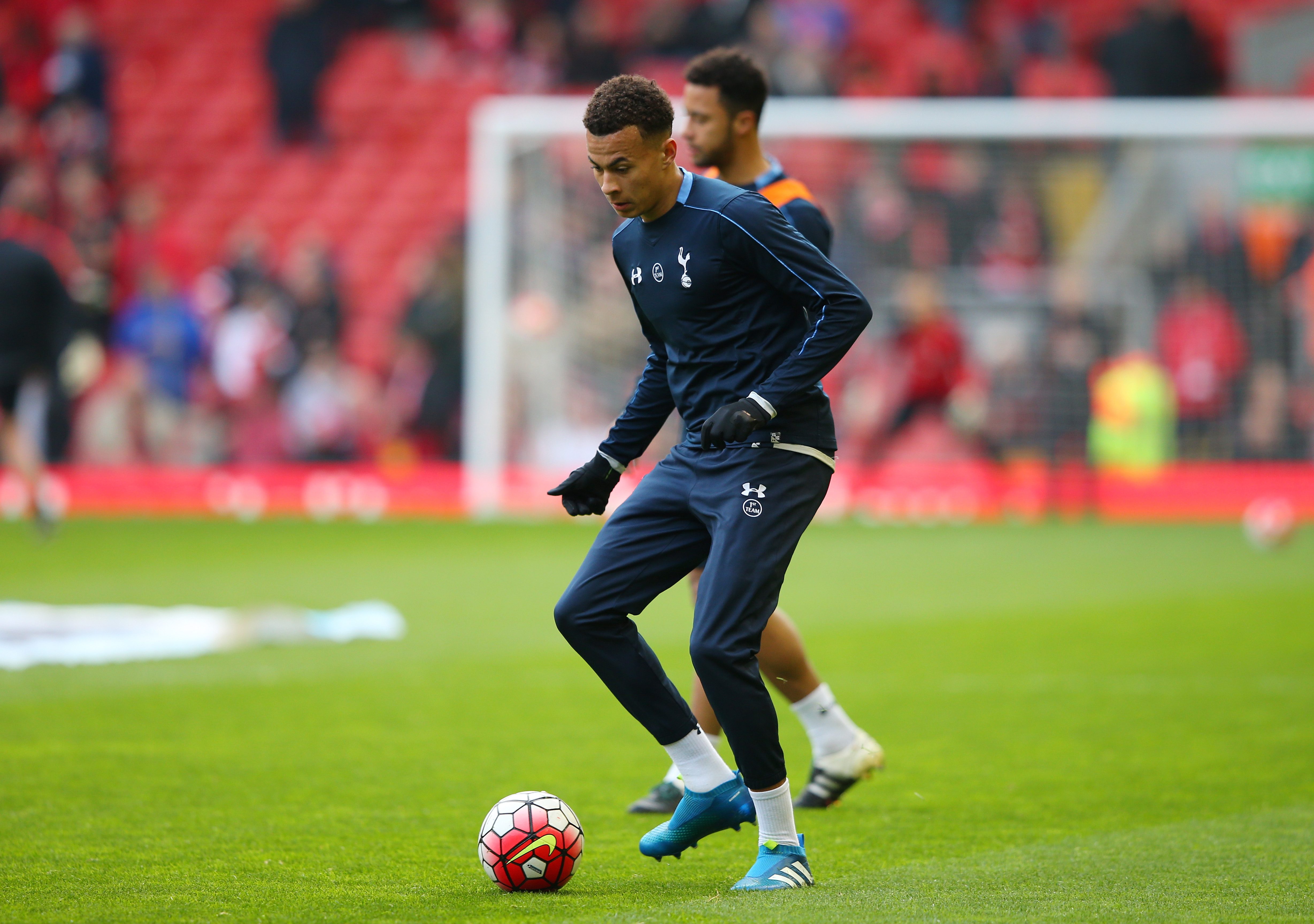 dele alli tottenham shirt