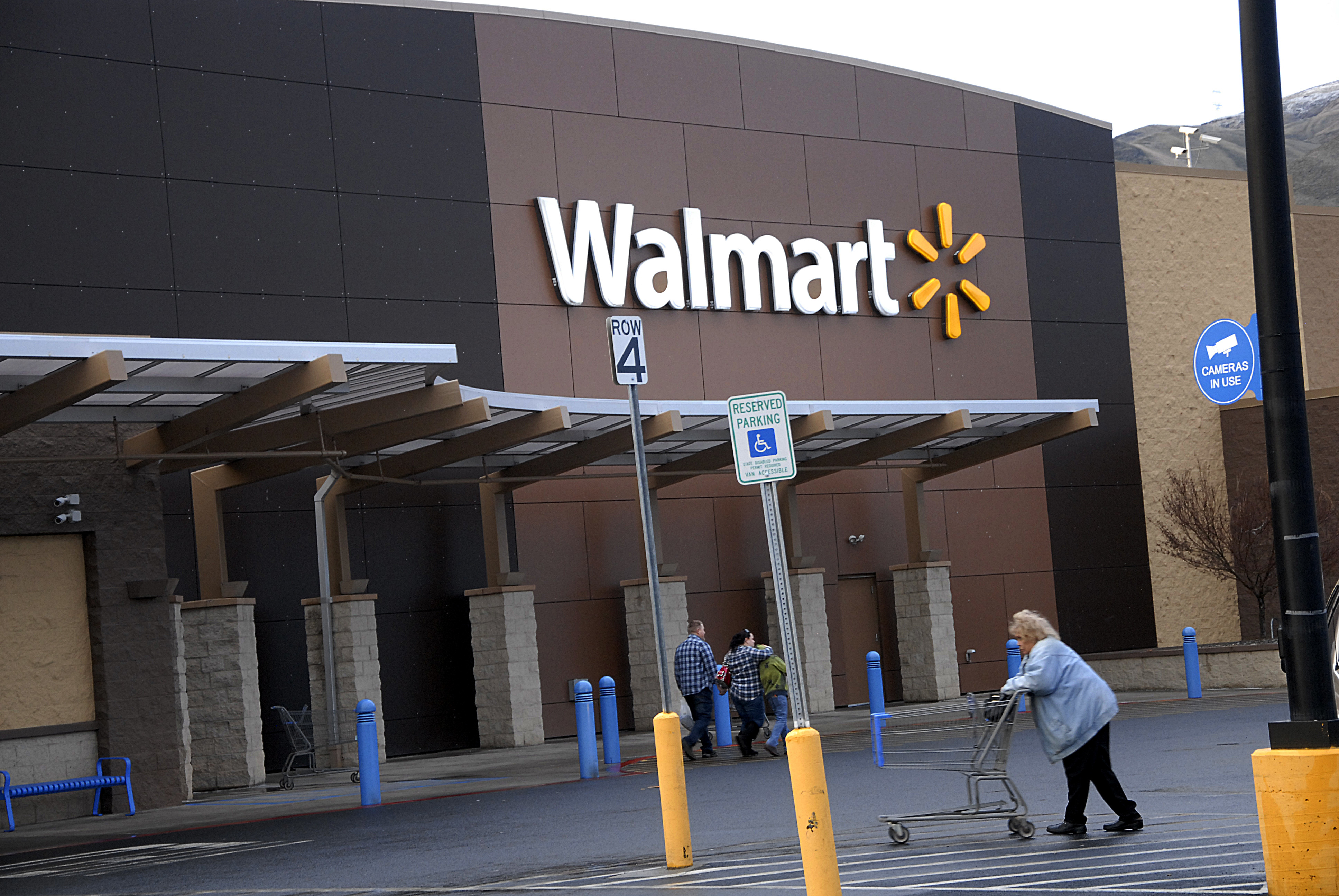New Year's Eve store hours 2016: What time is Walmart open?