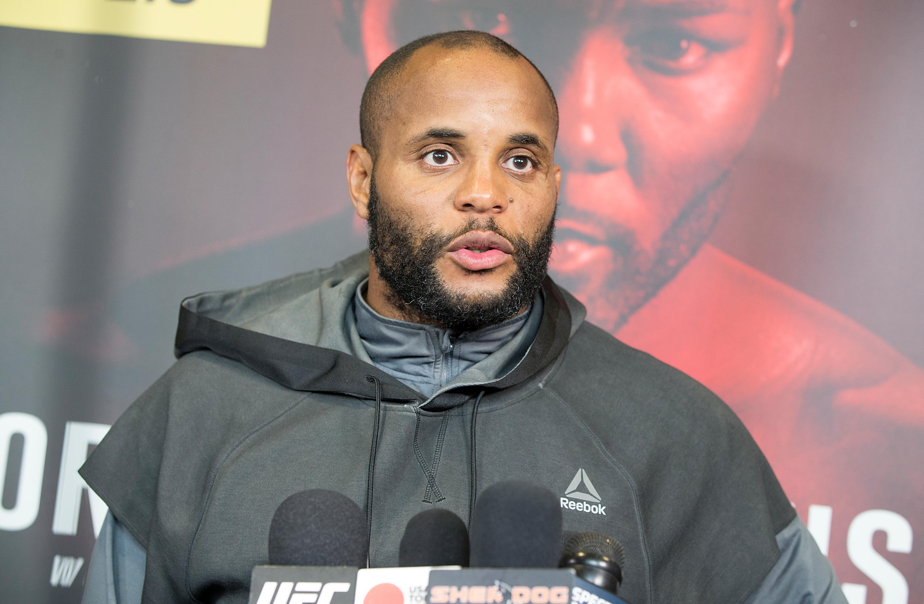 Daniel Cormier Breaks Silence On Controversial Towel Usage At Ufc 210 Weigh Ins 