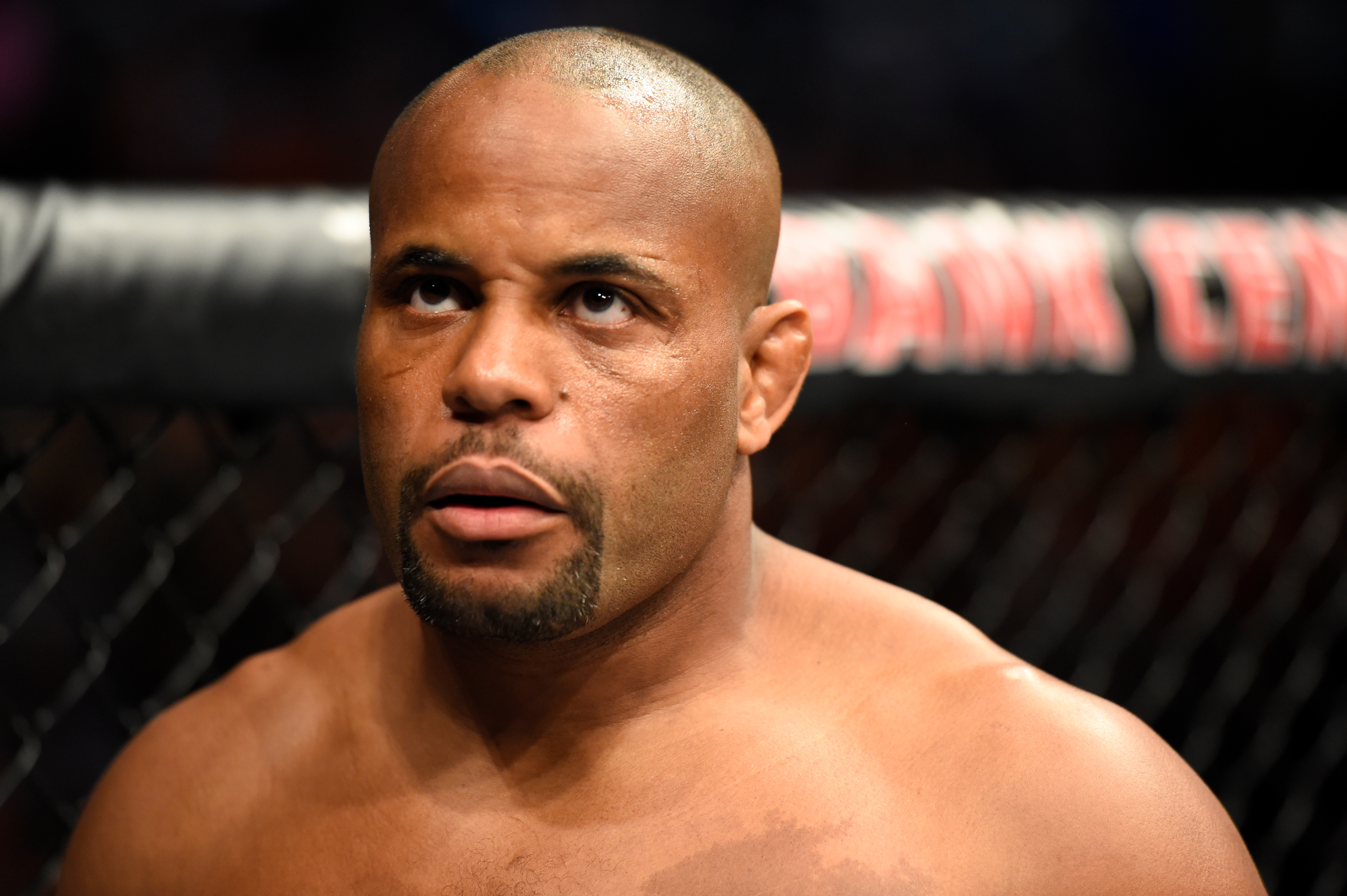 Ufc Daniel Cormier Retains Title With Submission Over Anthony Johnson