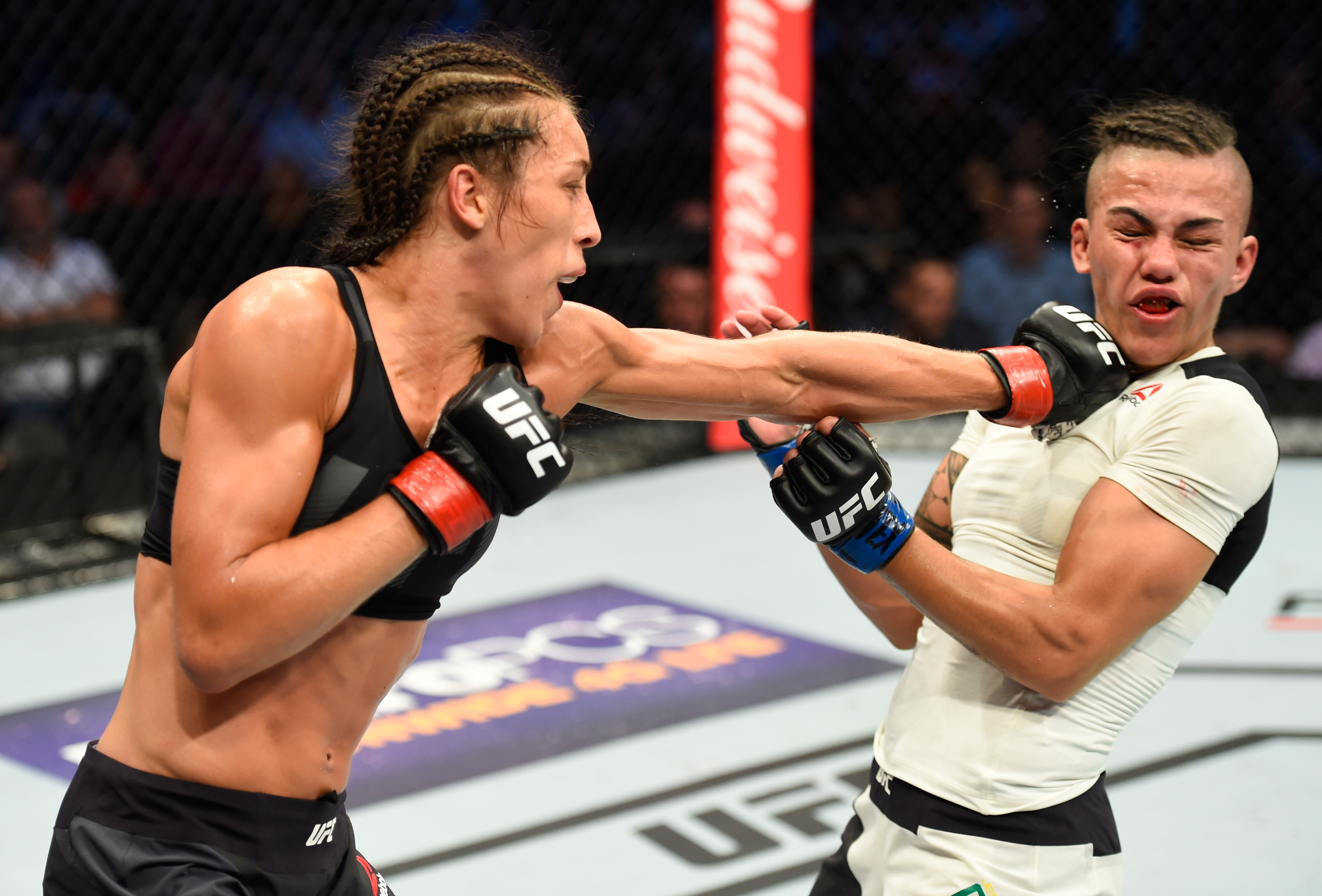 ufc 211 joanna jędrzejczyk shuts down a very game jessica andrade to