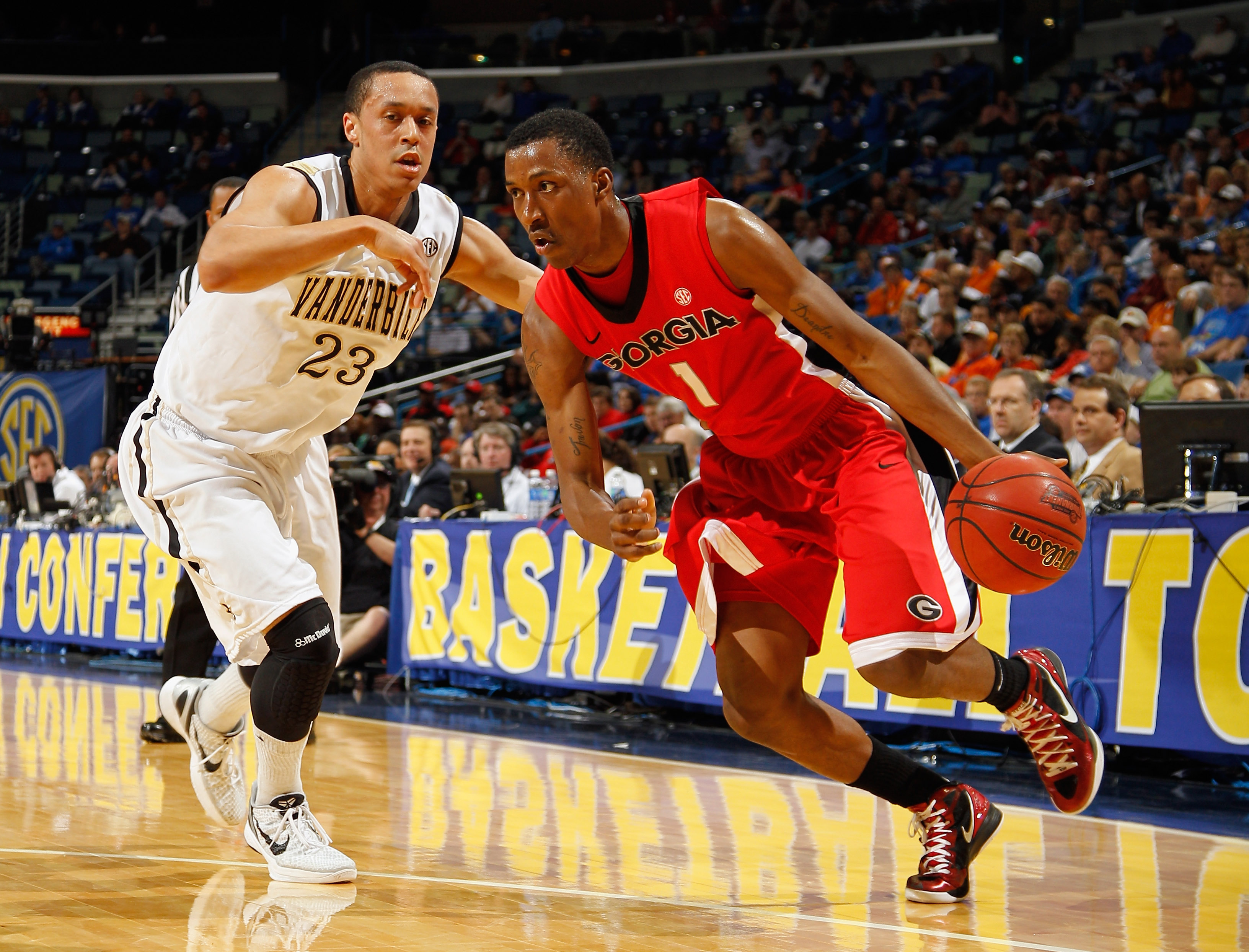 Basketball Kentavious Caldwell Pope signs With L.A.