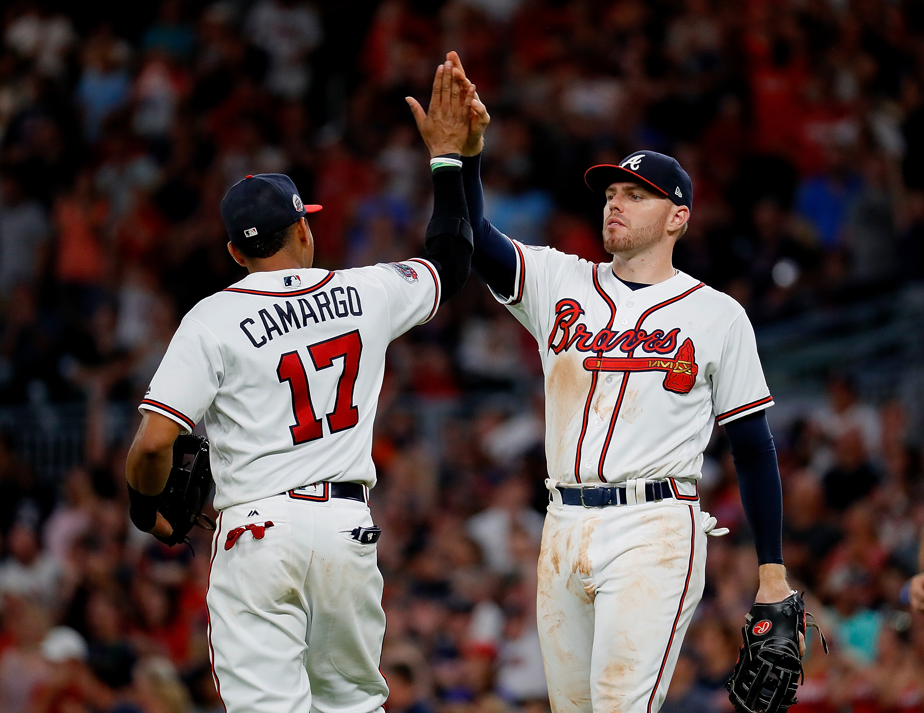 Atlanta Braves open second half with a win behind Dickey's great start