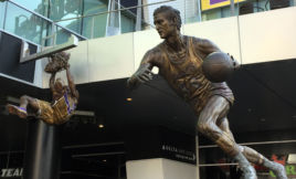 Shaquille O'Neal ran buck naked through the Phoenix Suns Facility?