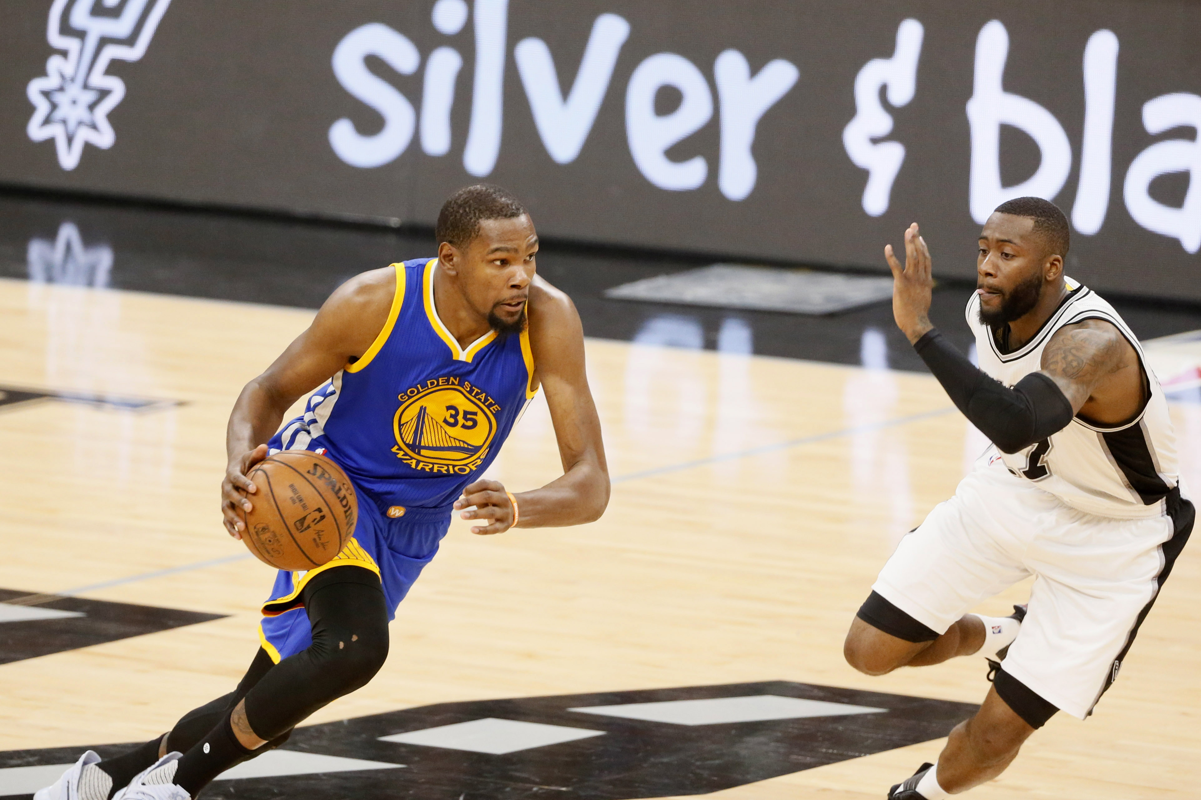 Kevin Durant somehow blocks Dejounte Murray's shot twice (Video) - FanSided