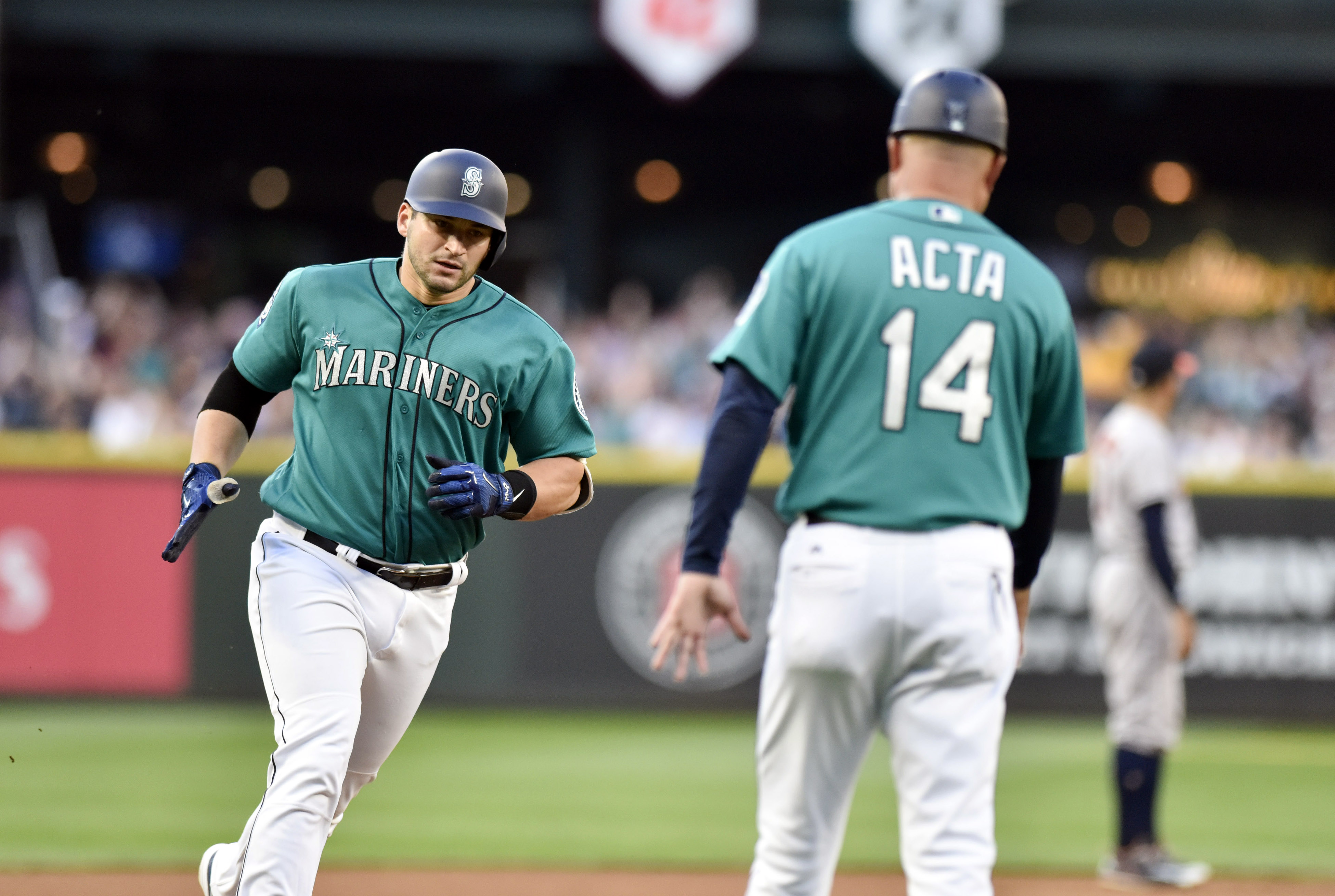 Mariners catcher Mike Zunino has a historic month, will he stick around?