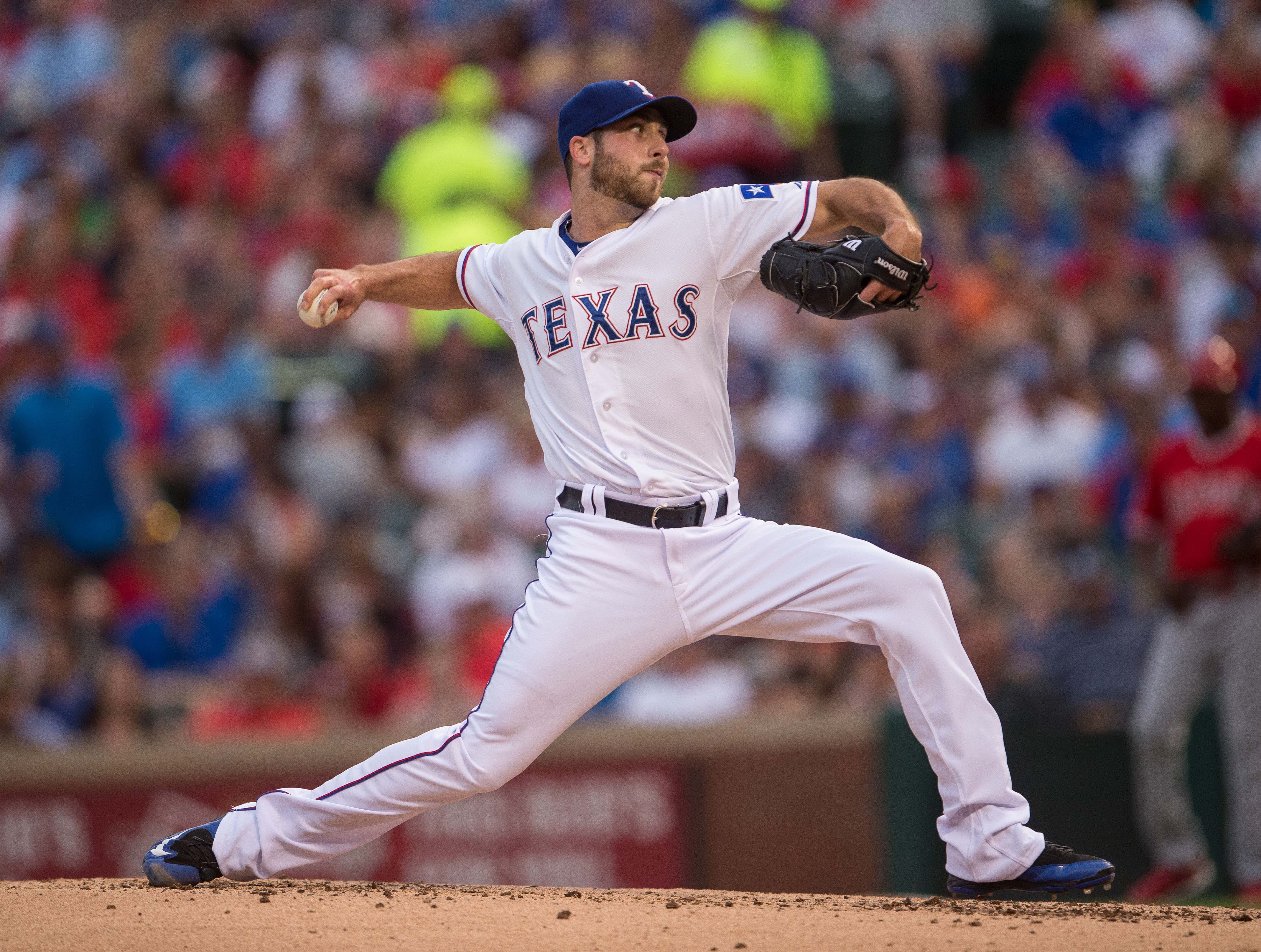 Texas Rangers Sign Relief Pitcher Anthony Bass