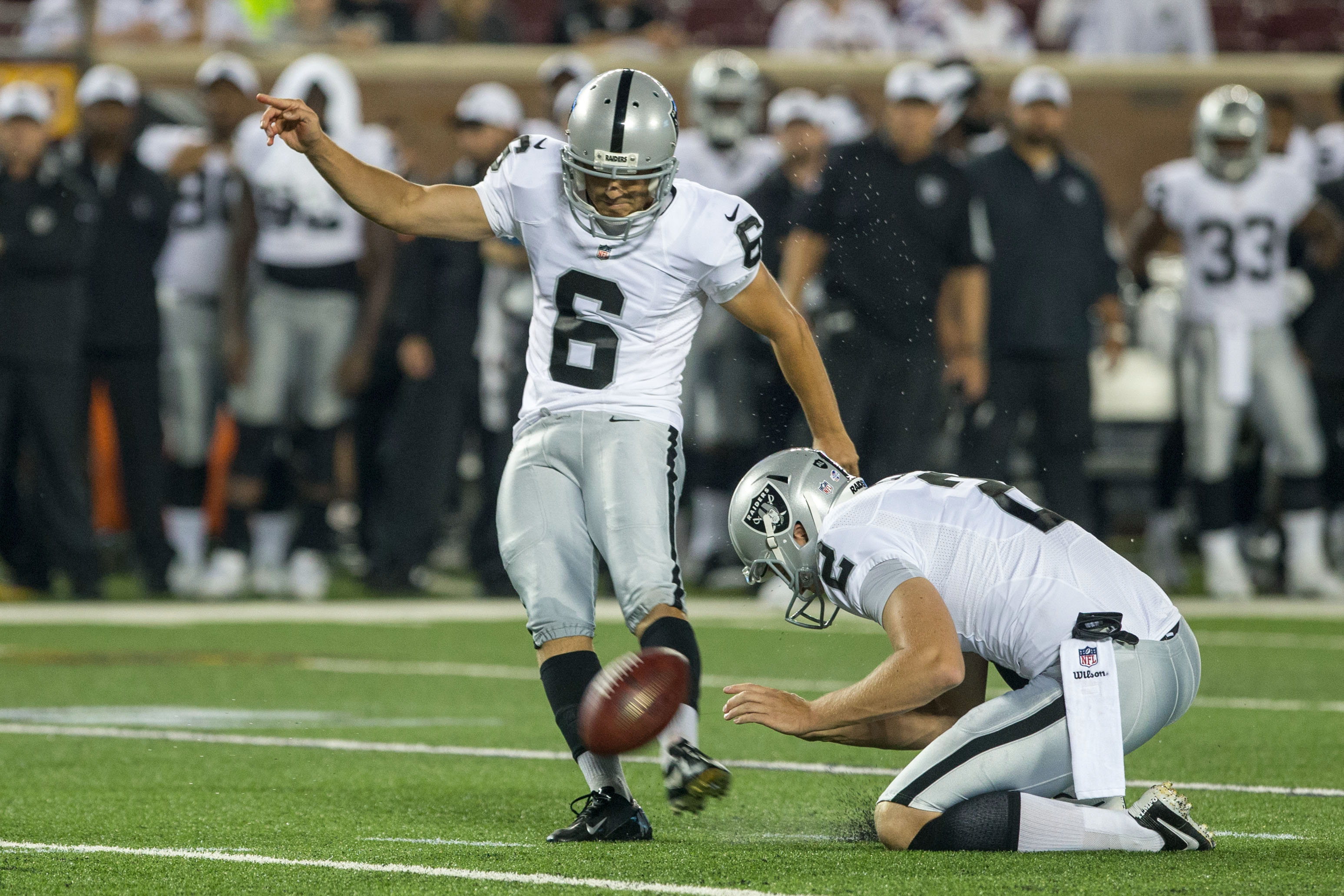 Oakland Raiders Once Again Sign Kicker Tavecchio