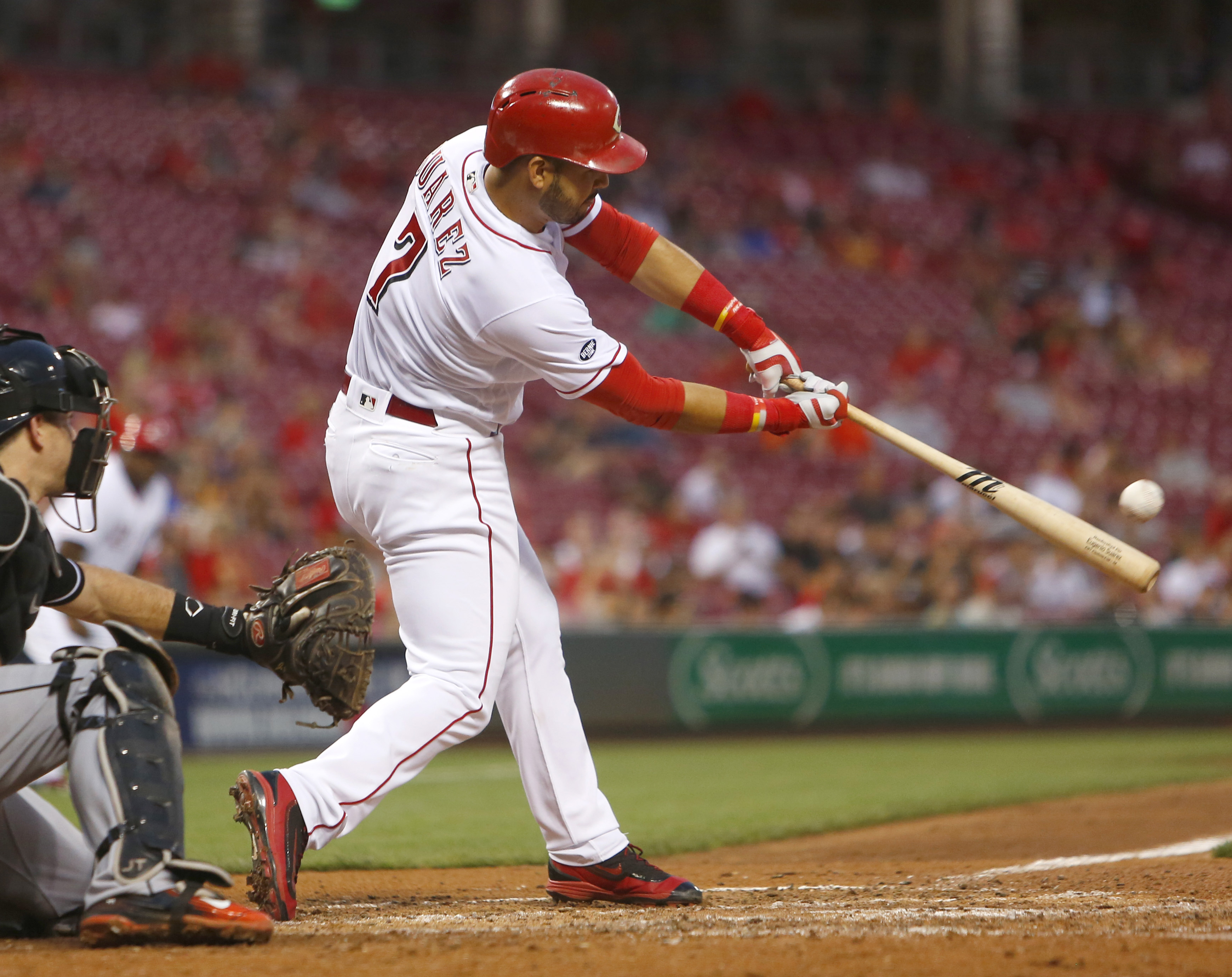 Cincinnati Reds' third baseman Eugenio Suarez is positioned for a ...