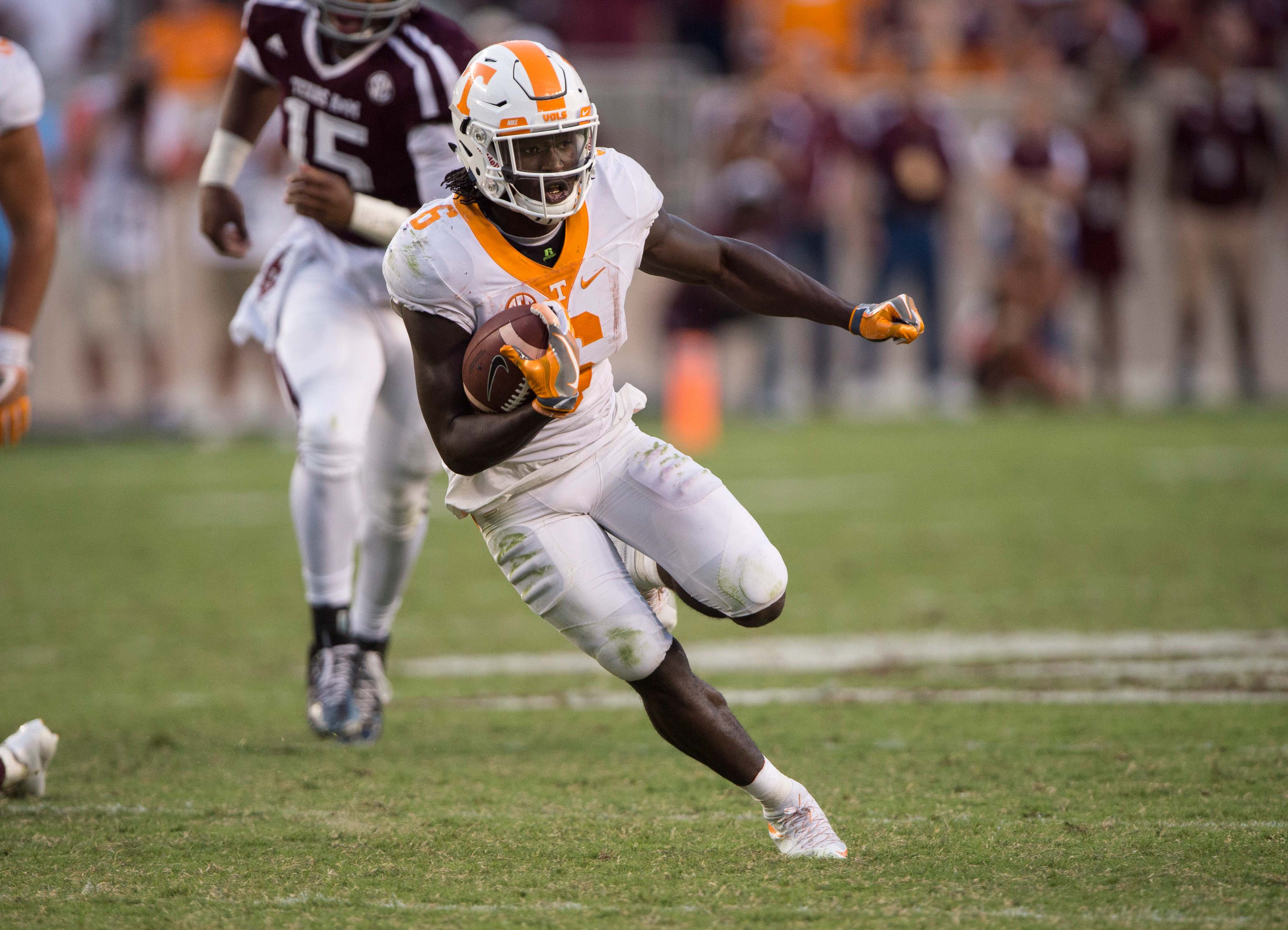 Former Tennessee Vols RB Alvin Kamara Is Without An Agent