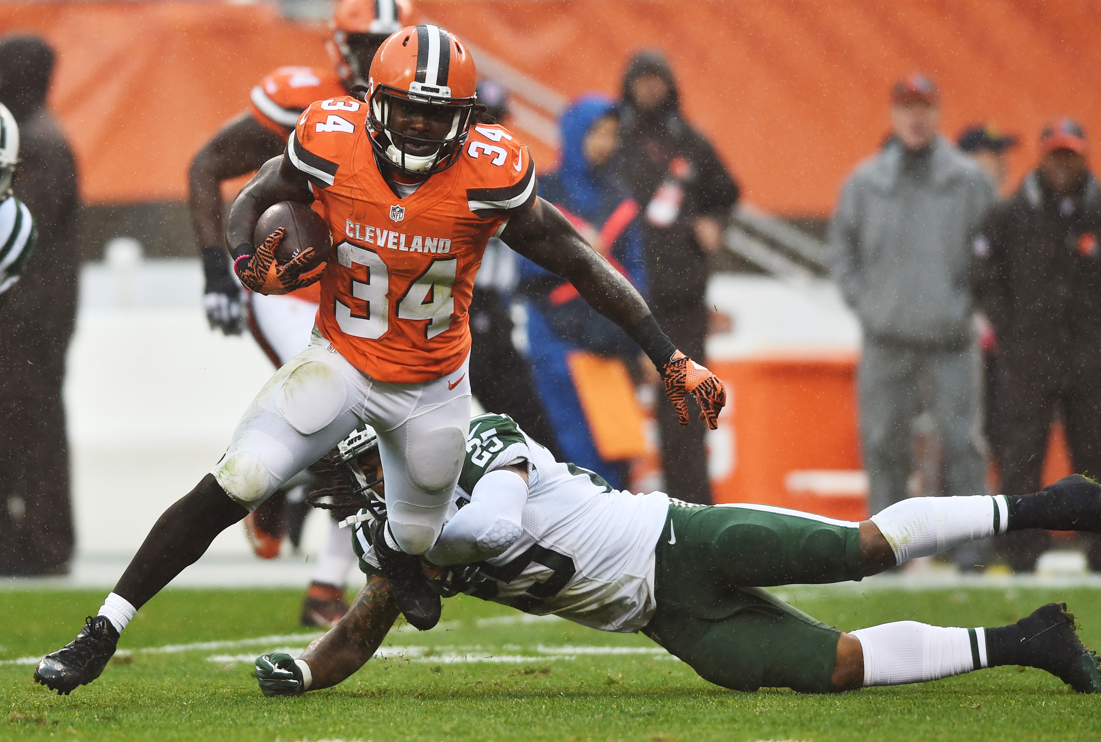 Cleveland Browns: Waiting on Isaiah Crowell to sign contract tender