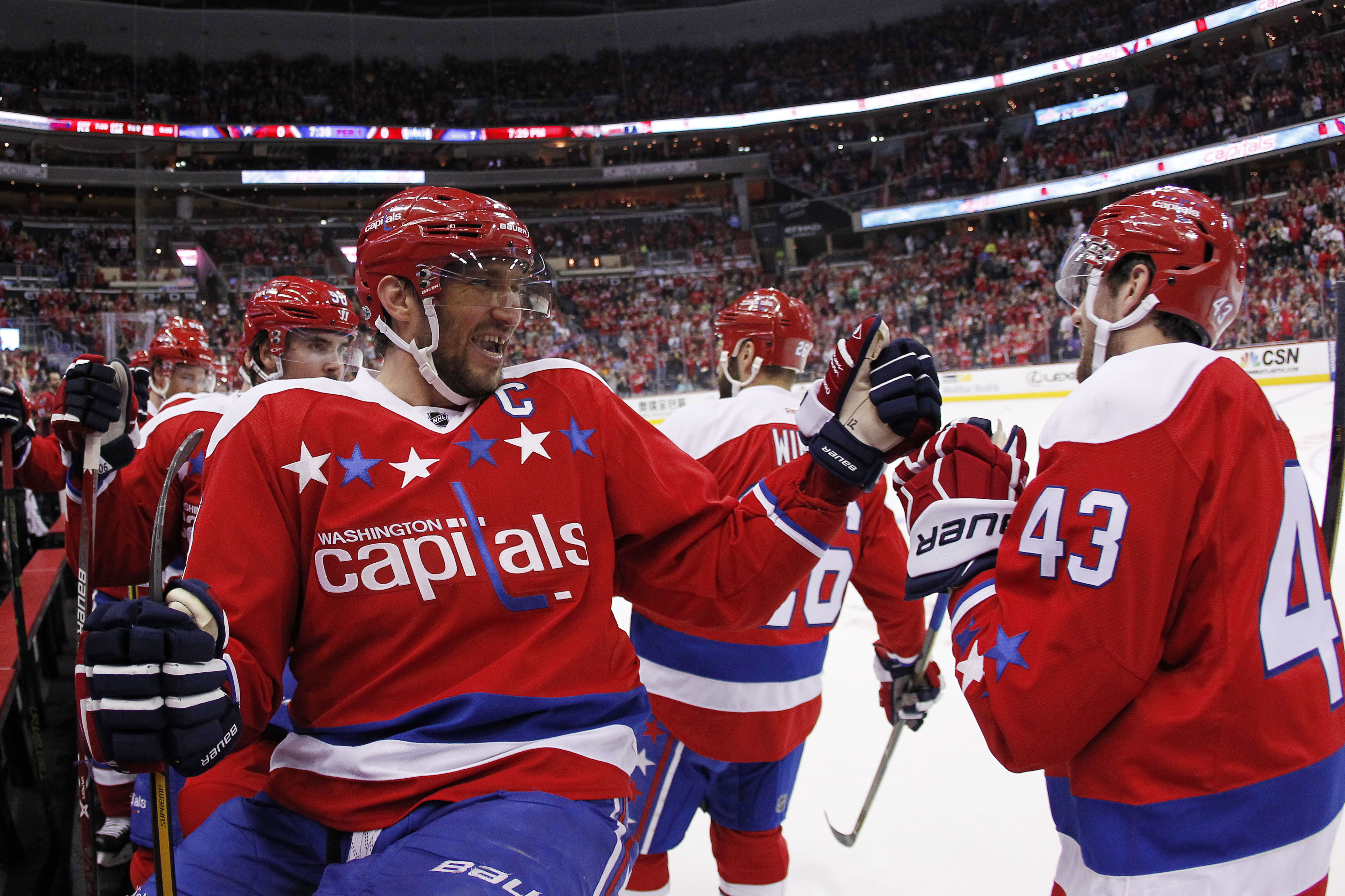 Alex Ovechkin delivers Papa Johns pizza to Capitals fans