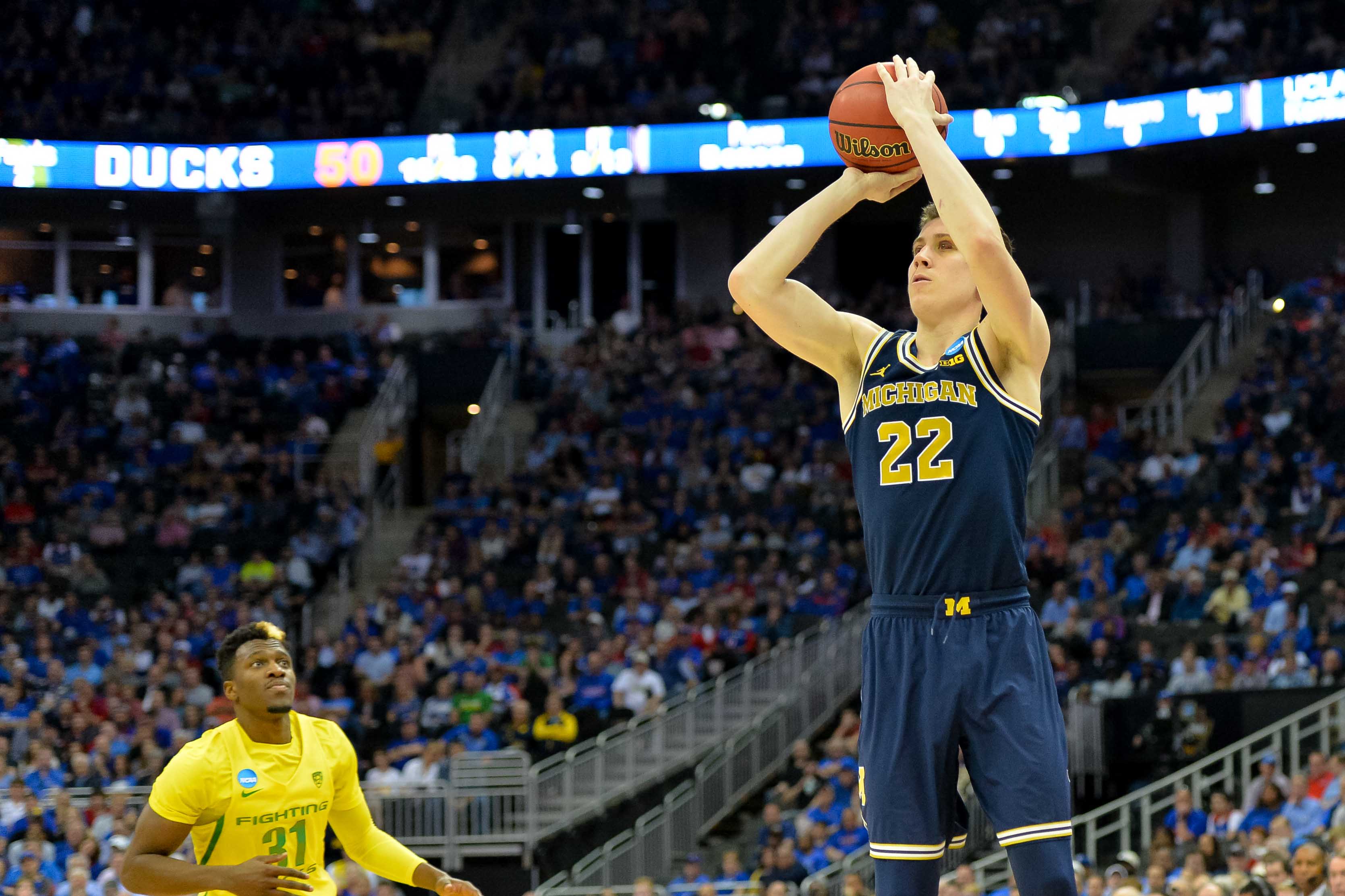Michigan Basketball: How the Wolverines go about replacing D.J. Wilson
