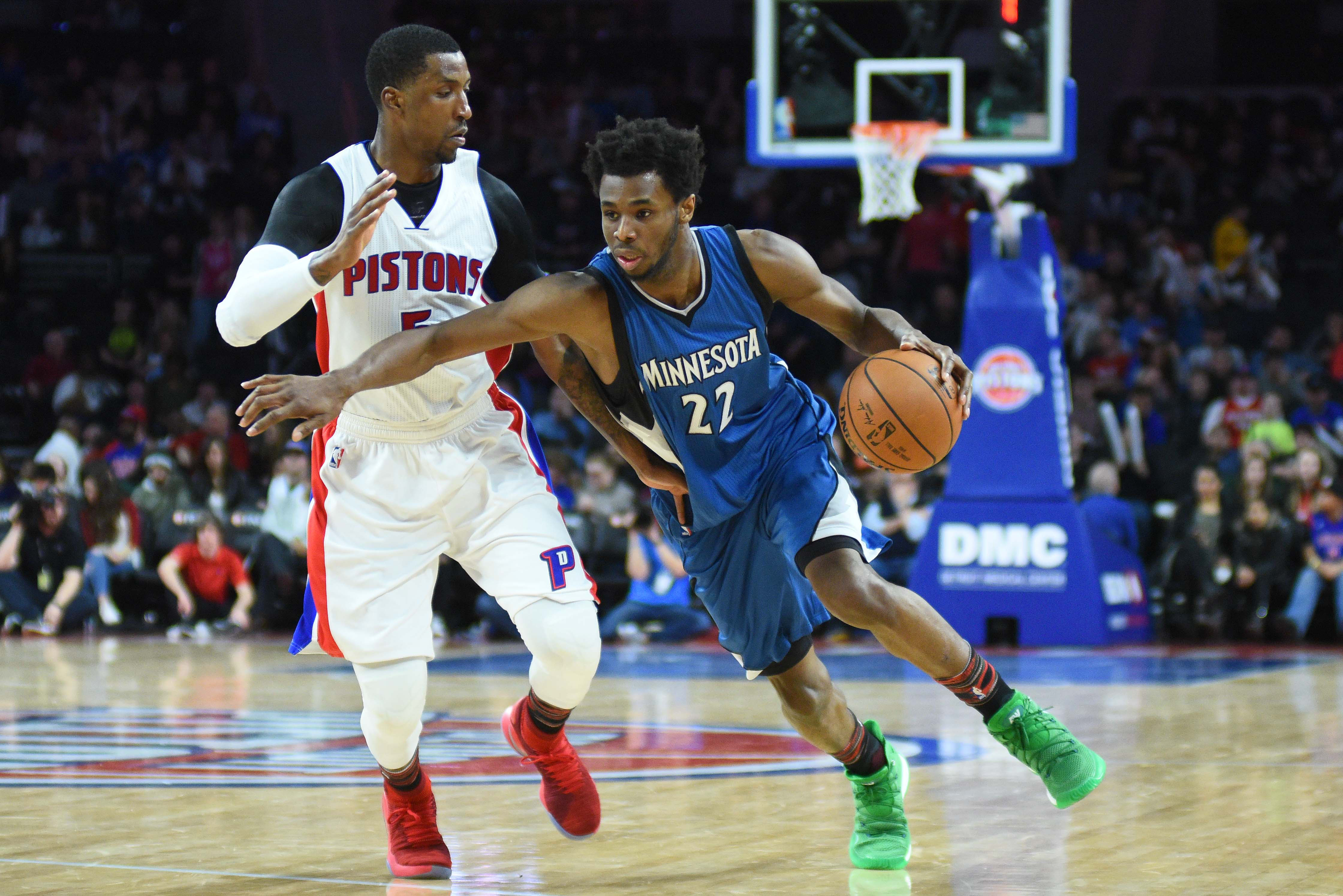 Andrew Wiggins throws down a huge one-handed jam (Video)