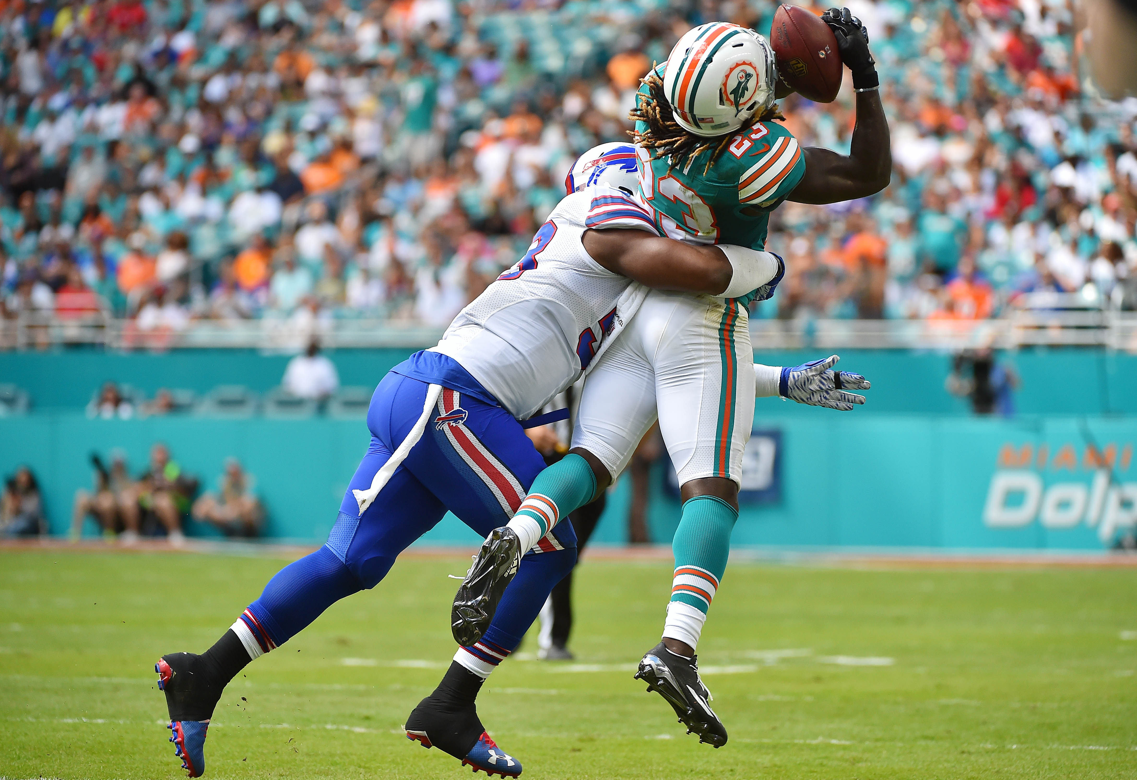 the-miami-dolphins-waiting-on-zach-brown-decision-could-come-this-week