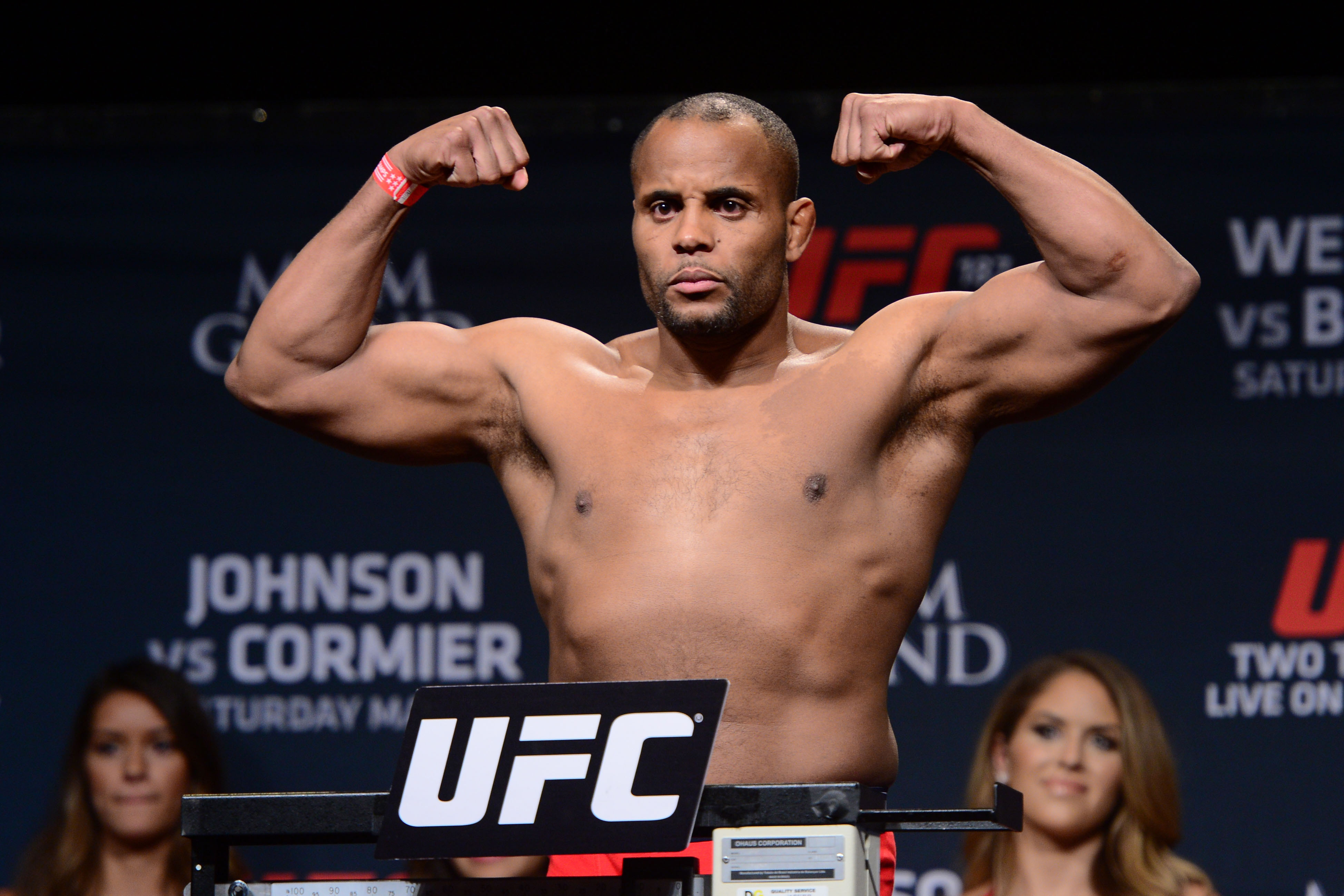 Ufc 210 Did Daniel Cormier Pushing Down On The Towel Help Him Make Weight 