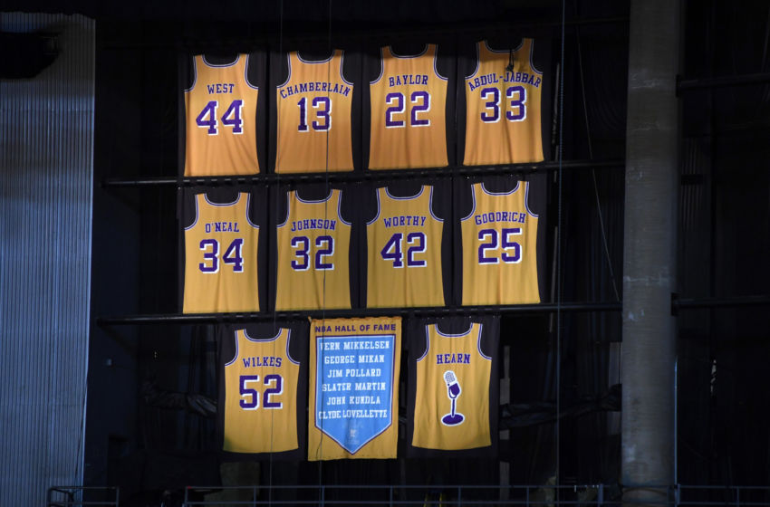 9968567-nba-shaquille-oneal-statue-unvei